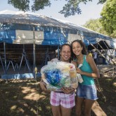 Guarulhos, SP — Ao receberem suas cestas de alimentos, as famílias têm a certeza de que terão um digno fim de ano.
