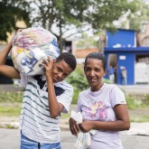 Poá, SP — Com esta campanha, que é permanente, a LBV uniu esforços com parceiros e com o povo brasileiro e vai beneficiar 50 mil famílias que vivem em situação de pobreza em todo o Brasil atendidas ao longo do ano pela Instituição e por organizações parceiras.

 
