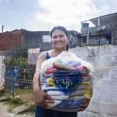 Poá, SP — Todos os anos, a LBV garante um Natal mais feliz a milhares de famílias. Já é uma tradição a entrega de cestas de alimentos a famílias de baixa renda em todo o País! =]
