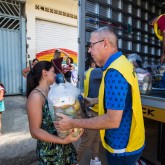 Guarulhos, SP — Ao receberem suas cestas de alimentos, as famílias têm a certeza de que terão um digno fim de ano.