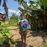 Famílias da Reserva Indígena Tenondé Porã, localizada em Parelheiros, na capital paulista, foram presenteadas com as cestas de alimentos da LBV.
