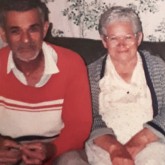 Minha homenagem aos Espíritos Eternos de meus pais, Maria Geórgina Paulino (1928-2000) e Pedro Paulino (1927-2015). Serão sempre lembrados por seus exemplos de Fé Realizante, honestidade e amor pela família. Dedico a eles este mantra da Religião Divina que eles sempre diziam: