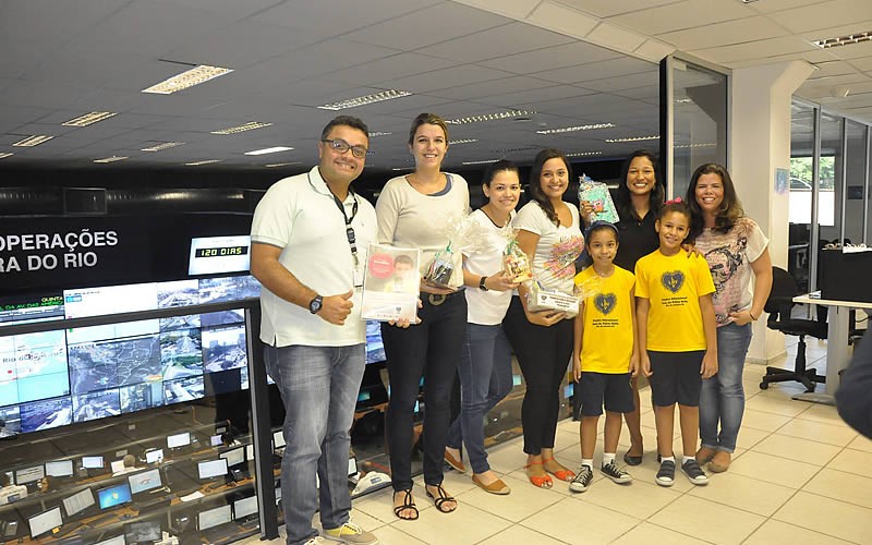 Jornalistas da Rádio Globo recebem homenagem dos alunos da LBV LBV Legião da Boa Vontade Jornalistas da Rádio Globo recebem homenagem dos alunos da LBV LBV Legião da Boa Vontade