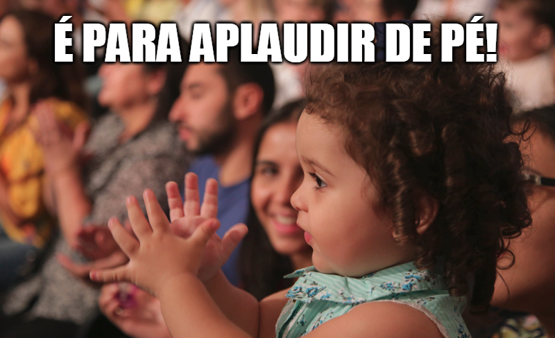 Resultado de imagem para Foto: aplaudir de pé